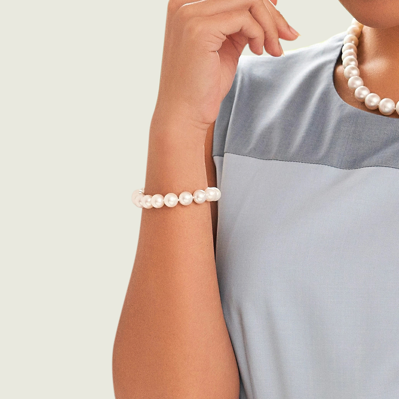 9-10mm White South Sea Pearl Bracelet - Model Image