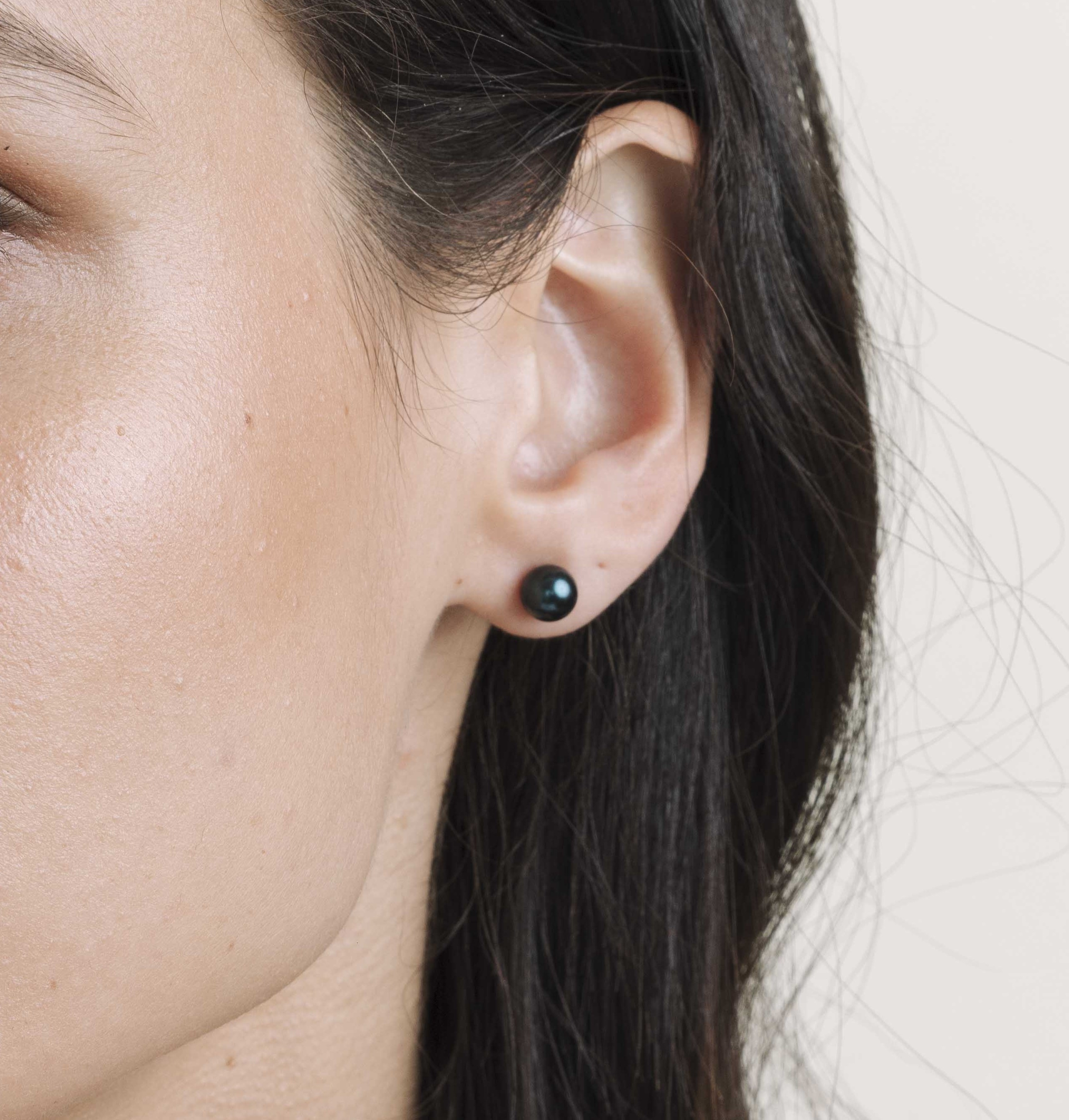 7mm Black Freshwater Round Pearl Stud Earrings